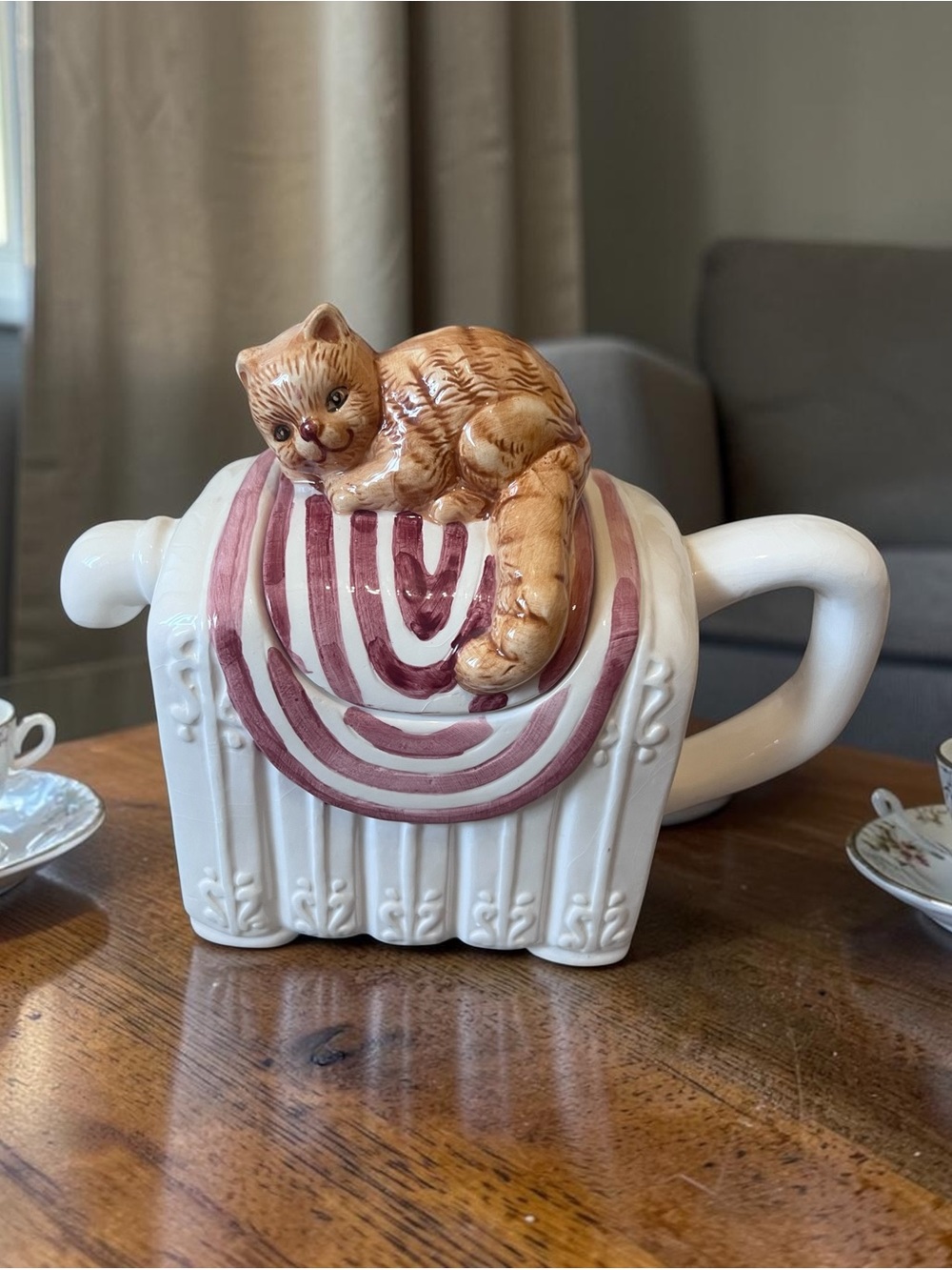 Vintage 1980’s White Ceramic Teapot with Tan Cat on radiator